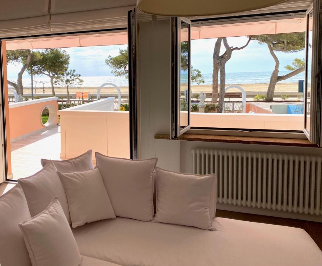 Appartamento Fronte Mare Villa Lory Lignano Sabbiadoro Exterior photo